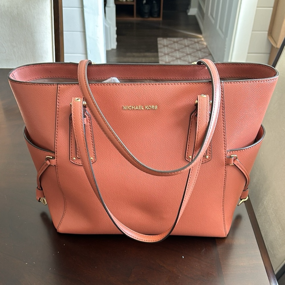 Used - Michael Kors medium size tote
